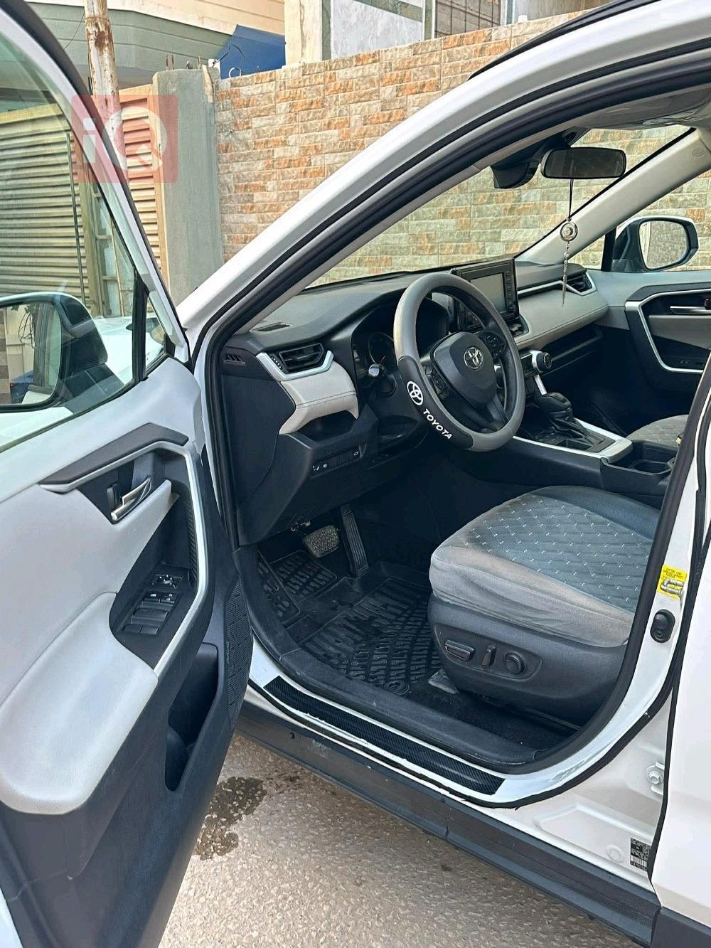 تويوتا راف 4